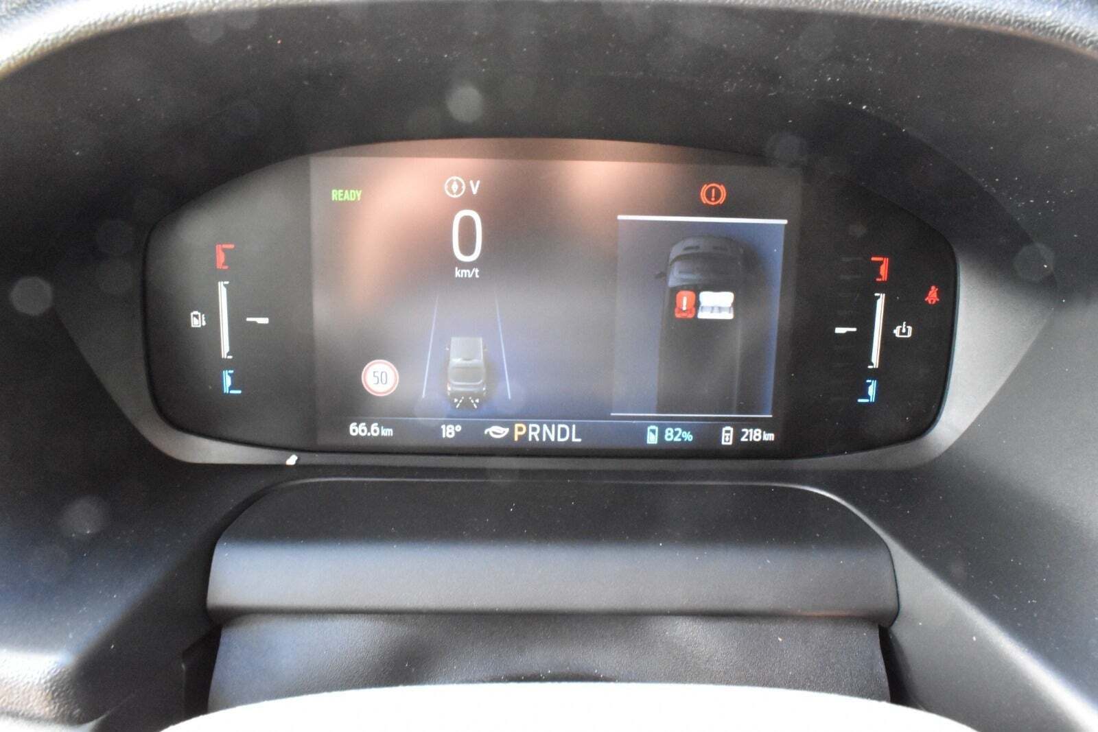 Hvid Ford E-Transit 350 L2 Van fra 2025 set indefra