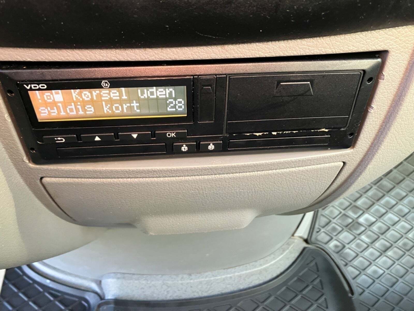 Rød Mercedes Sprinter 519 fra 2017