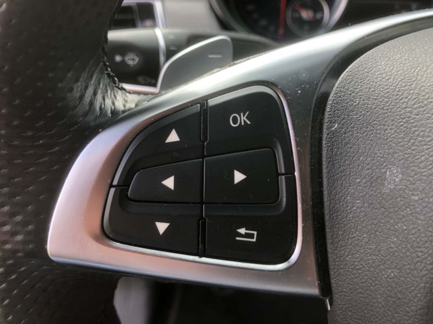 Grå Mercedes GLE350 d fra 2019