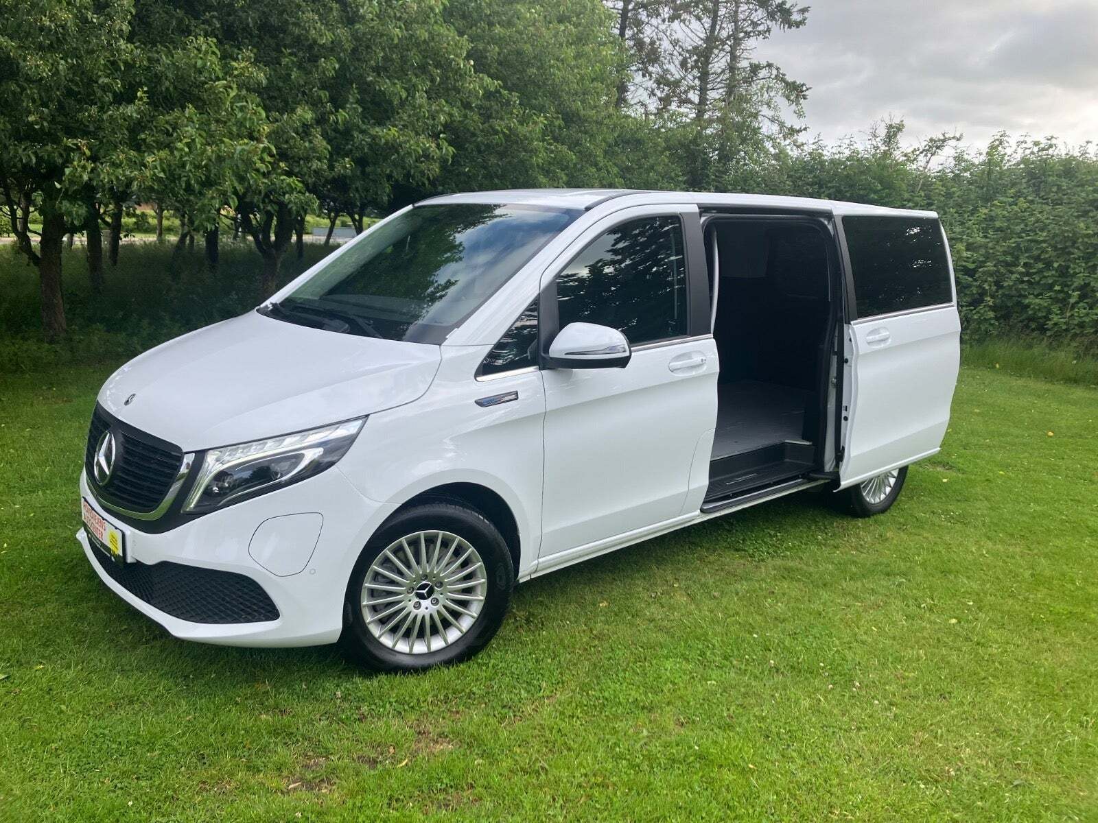 Mercedes EQV300 L Van