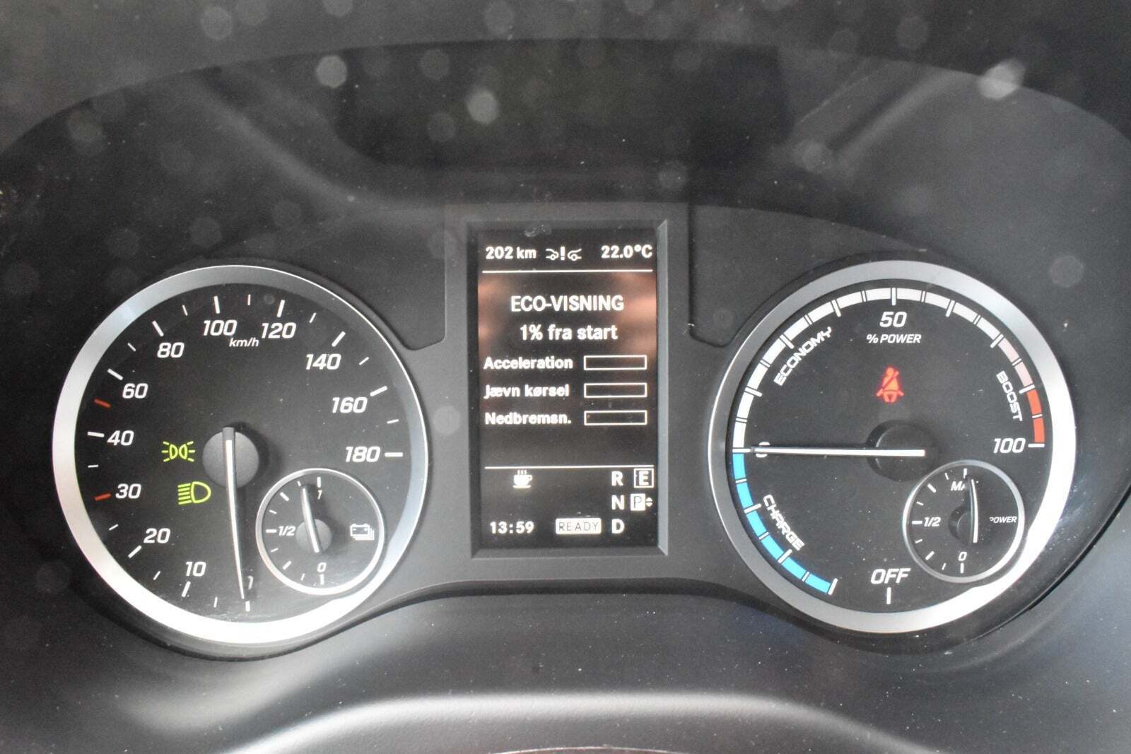 Hvid Mercedes eVito 112 fra 2023