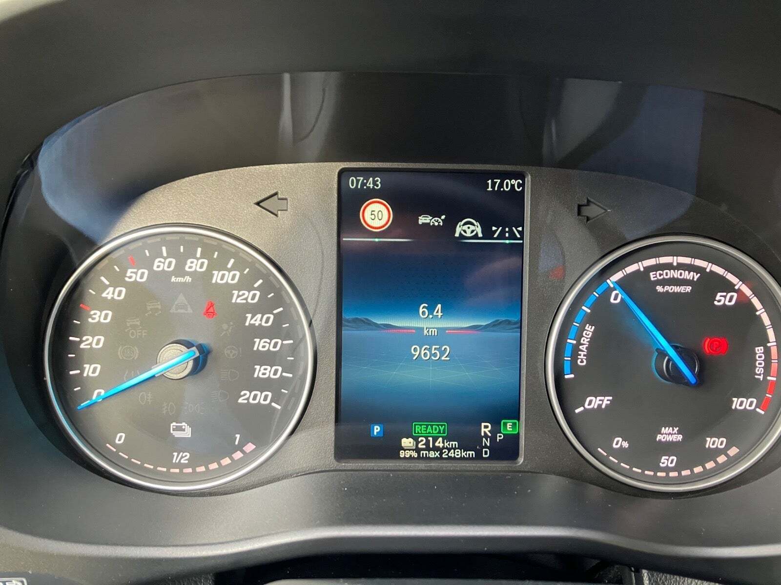 Grå Mercedes eVito 112 fra 2024