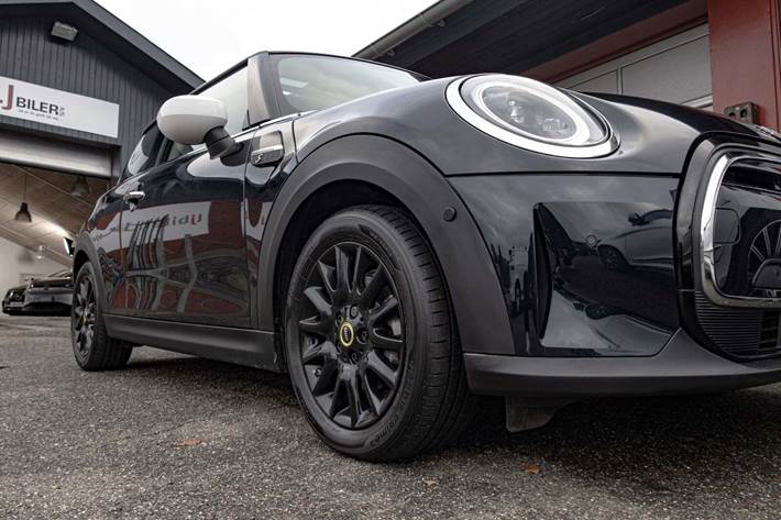 Blå Mini Cooper SE fra 2021