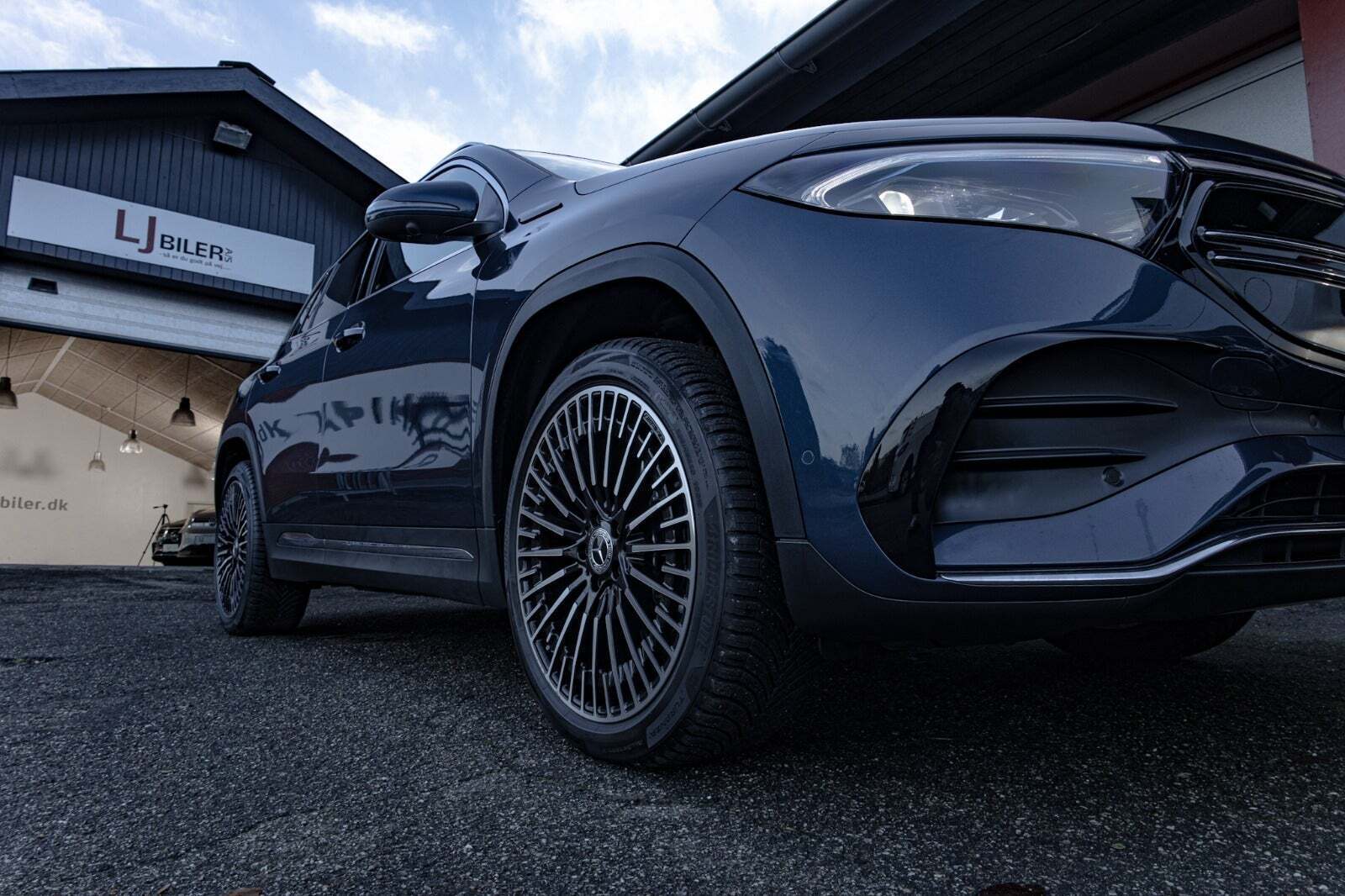 Blå Mercedes EQA250 fra 2021