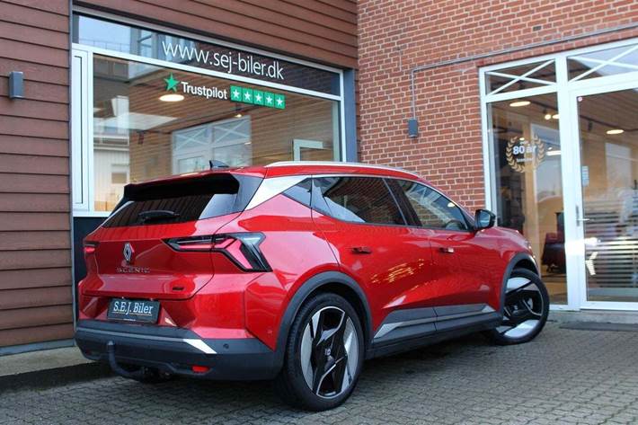 Rød Renault Scenic E-Tech fra 2024