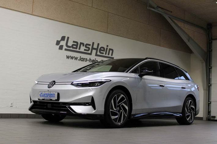 Sølv VW ID.7 fra 2025 set udefra