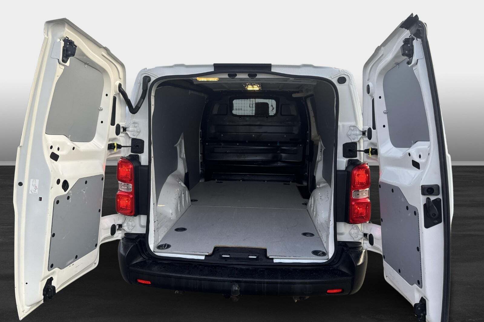 Hvid Toyota ProAce fra 2019