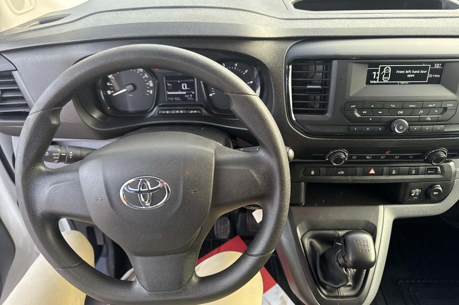 Hvid Toyota ProAce fra 2019