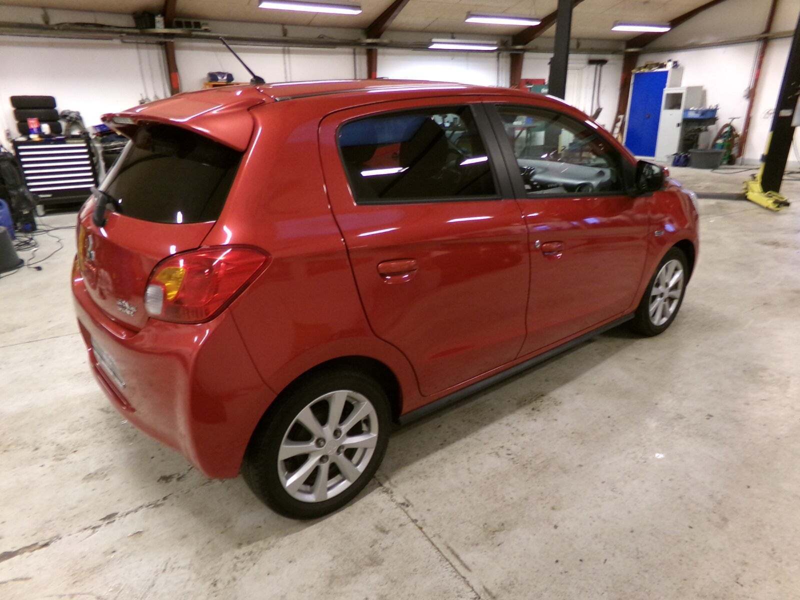 Grå Mitsubishi Space Star fra 2015