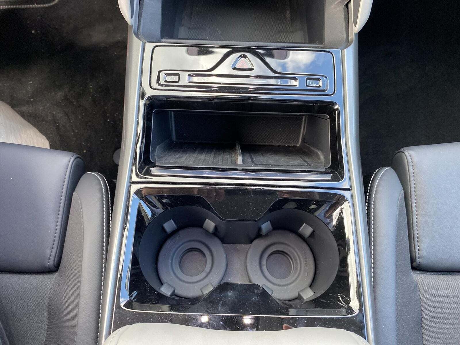 Blå Ford Explorer fra 2024