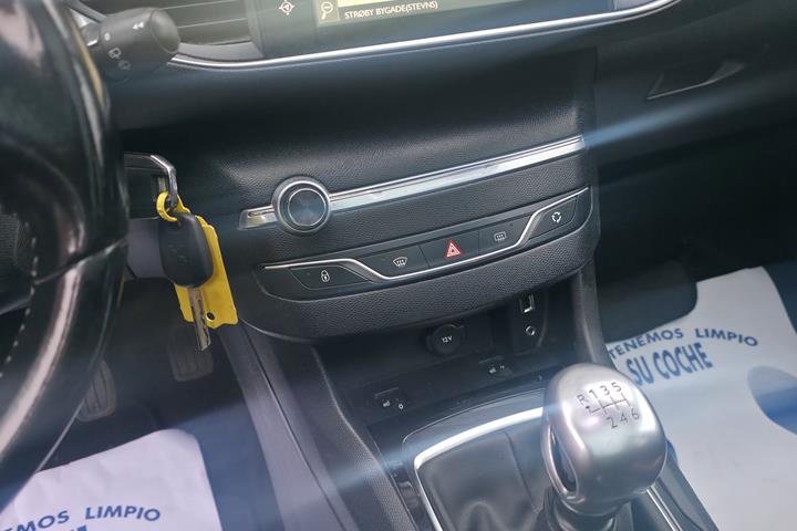 Hvid Peugeot 308 fra 2016