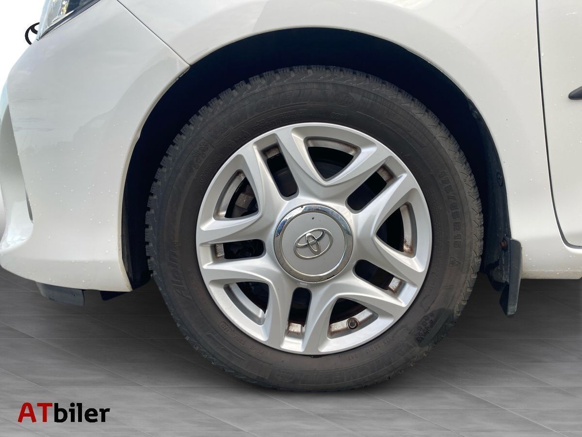 Hvid Toyota Yaris fra 2017