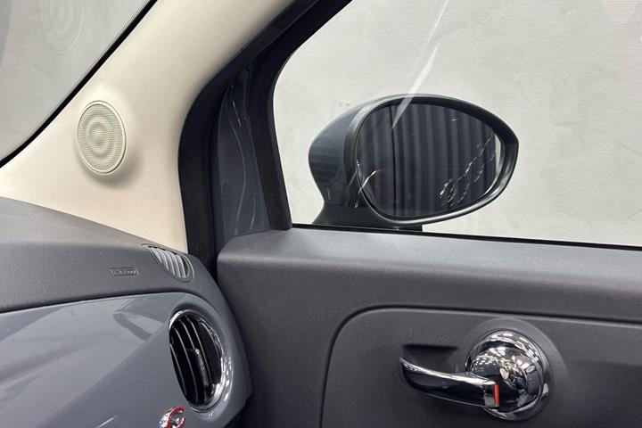 Grå Fiat 500C fra 2016