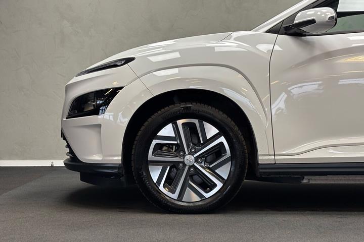 Hvid Hyundai Kona fra 2022