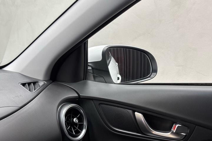 Hvid Hyundai Kona fra 2022