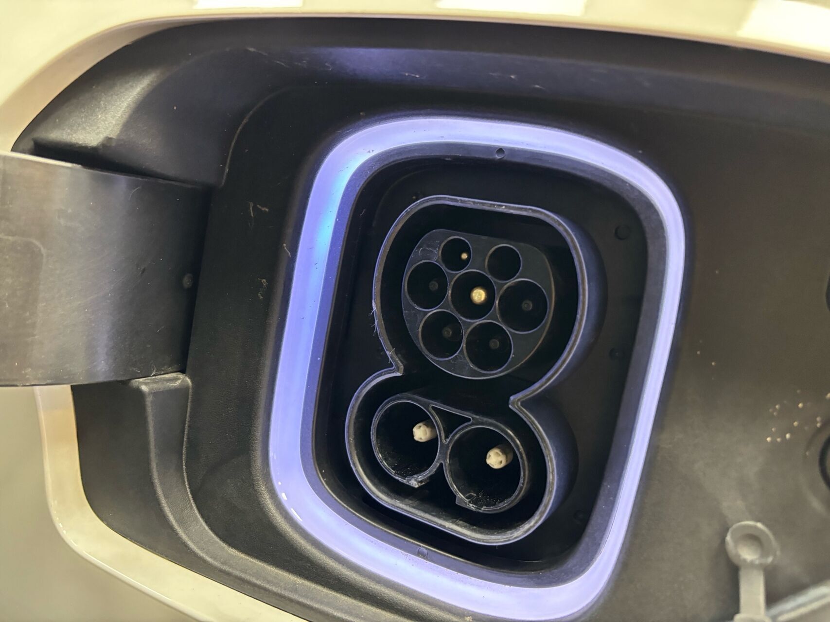 Hvid Hyundai Kona fra 2022