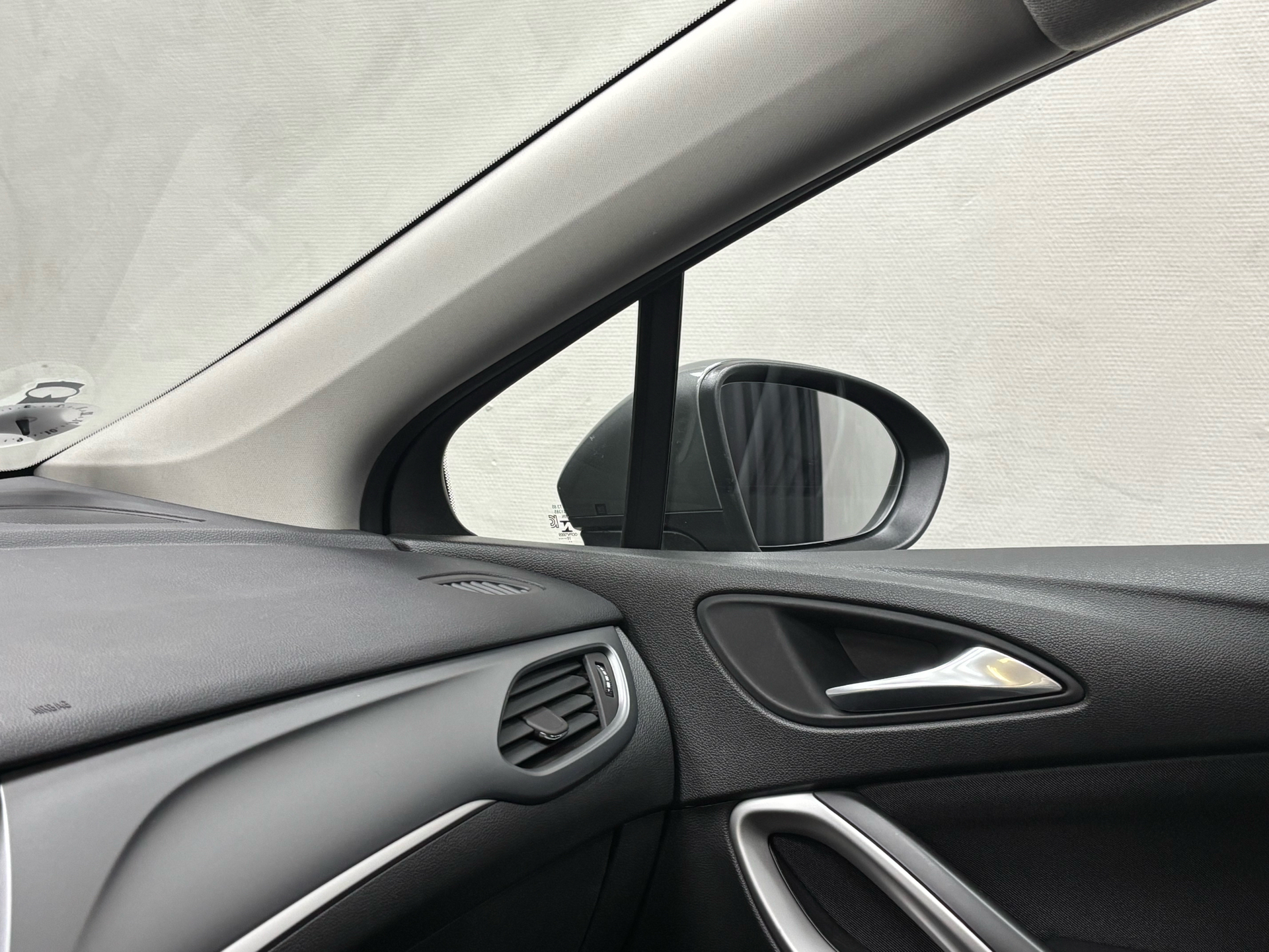 Grå Opel Astra fra 2020