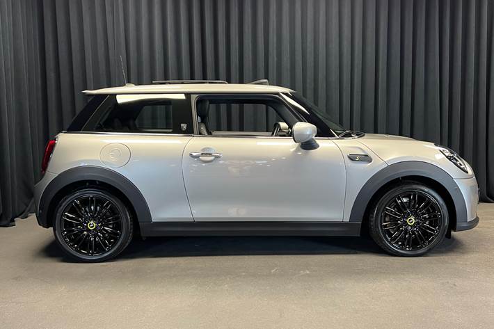Sølv Mini Cooper fra 2023