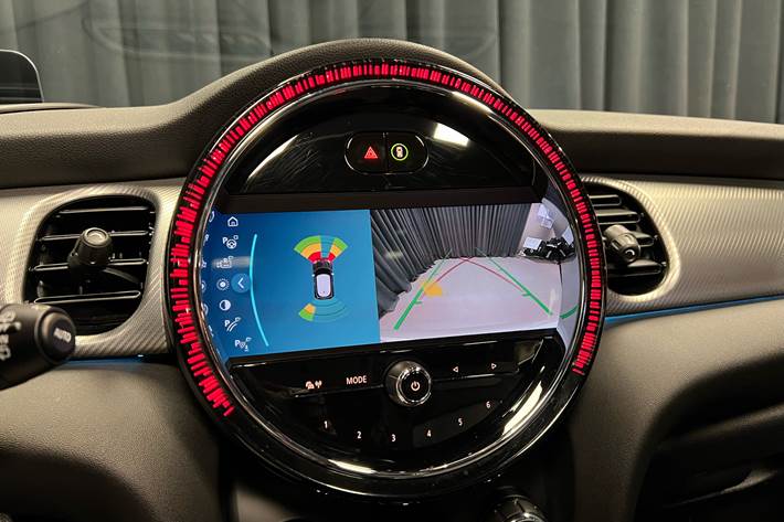 Sølv Mini Cooper fra 2023