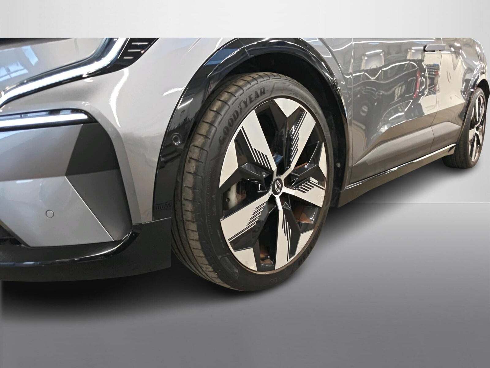 Grå Renault Megane E-Tech fra 2022