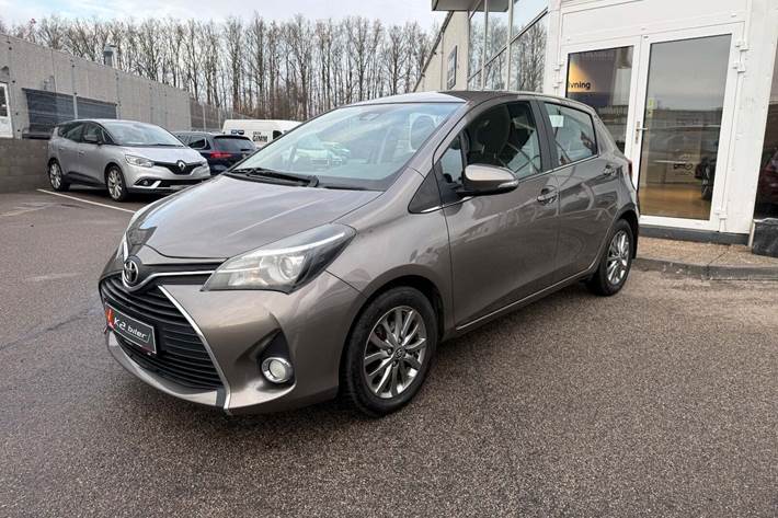Grå Toyota Yaris fra 2016