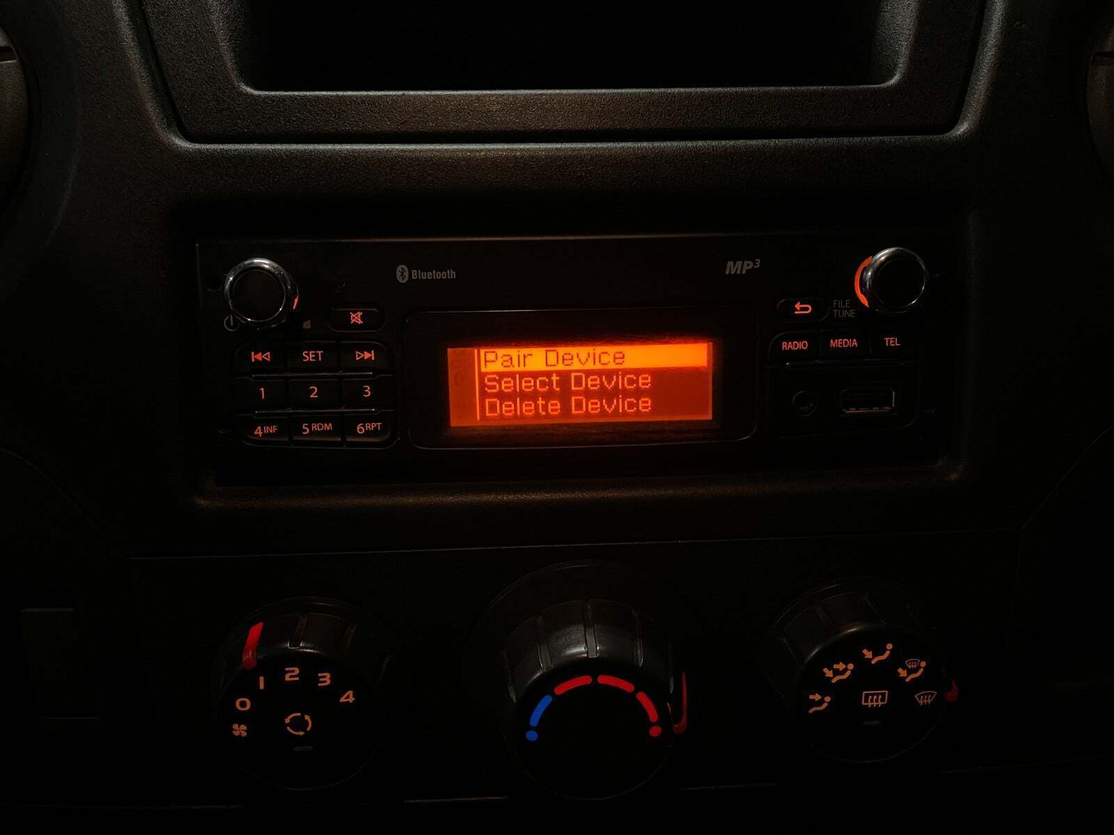 Hvid Opel Movano fra 2013