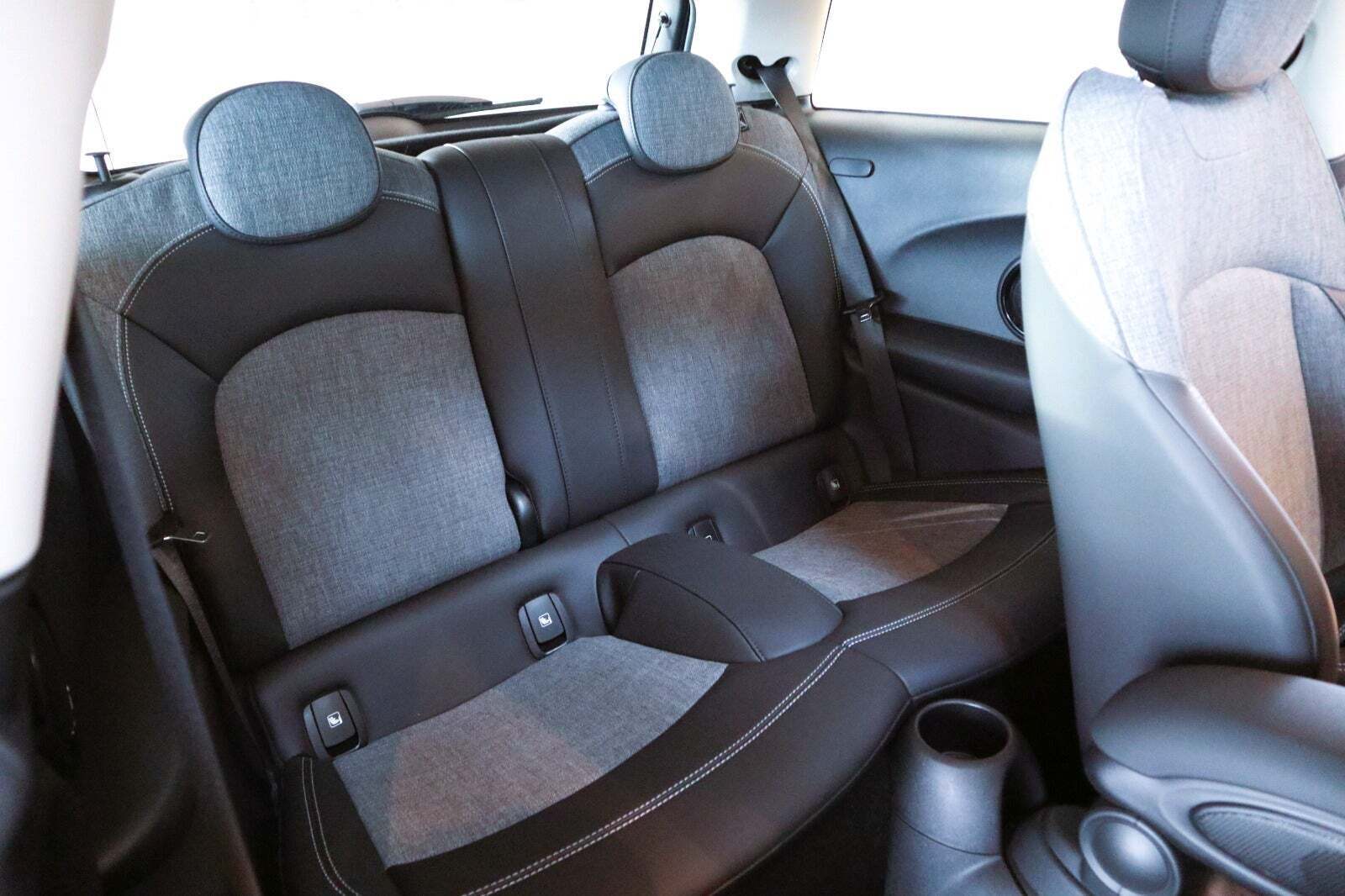 Blå Mini Cooper SE fra 2023