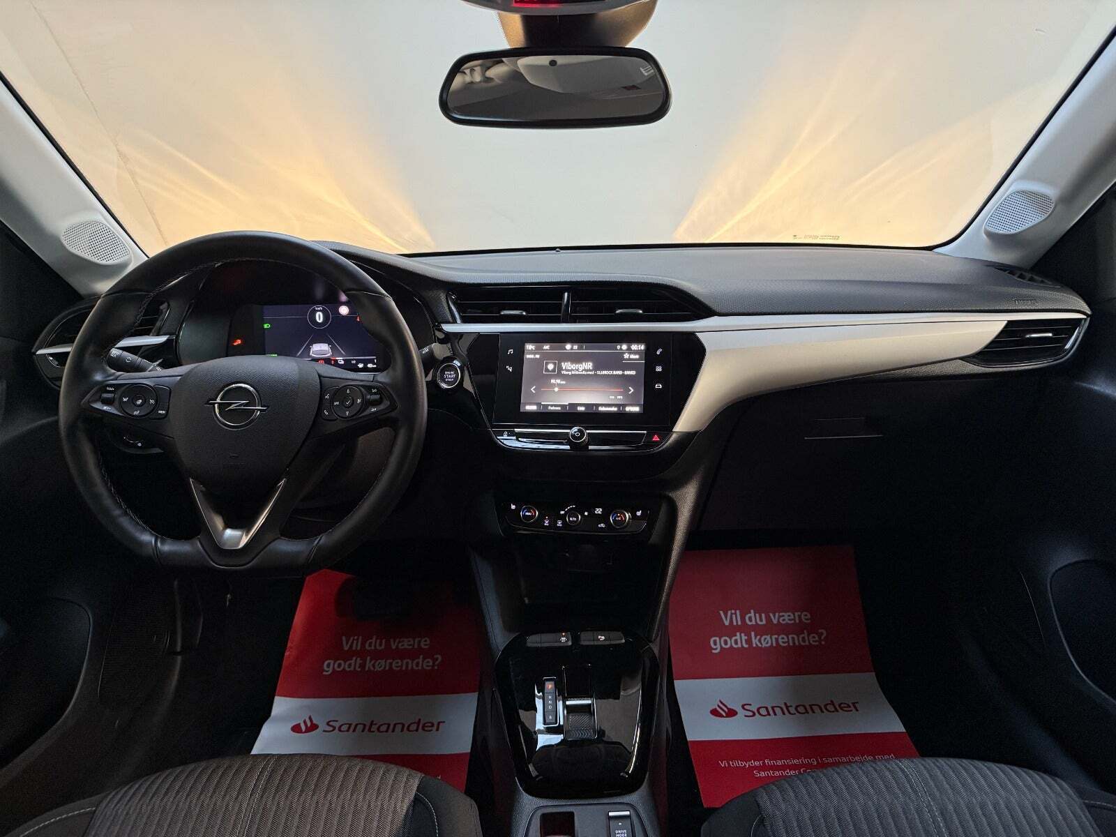 Hvid Opel Corsa-e fra 2023