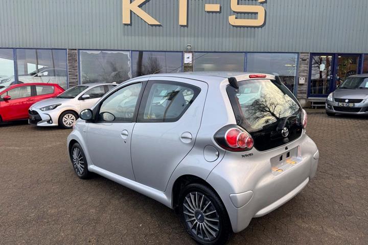 Sølv Toyota Aygo fra 2012