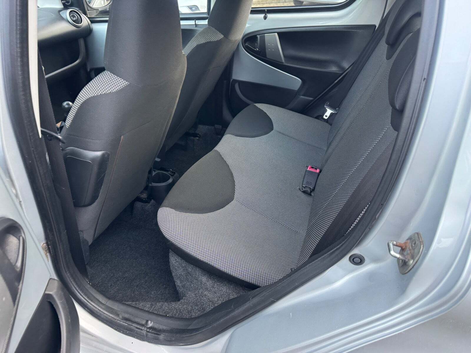 Sølv Toyota Aygo fra 2012