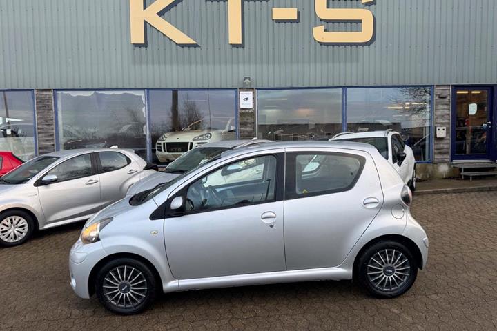 Sølv Toyota Aygo fra 2012