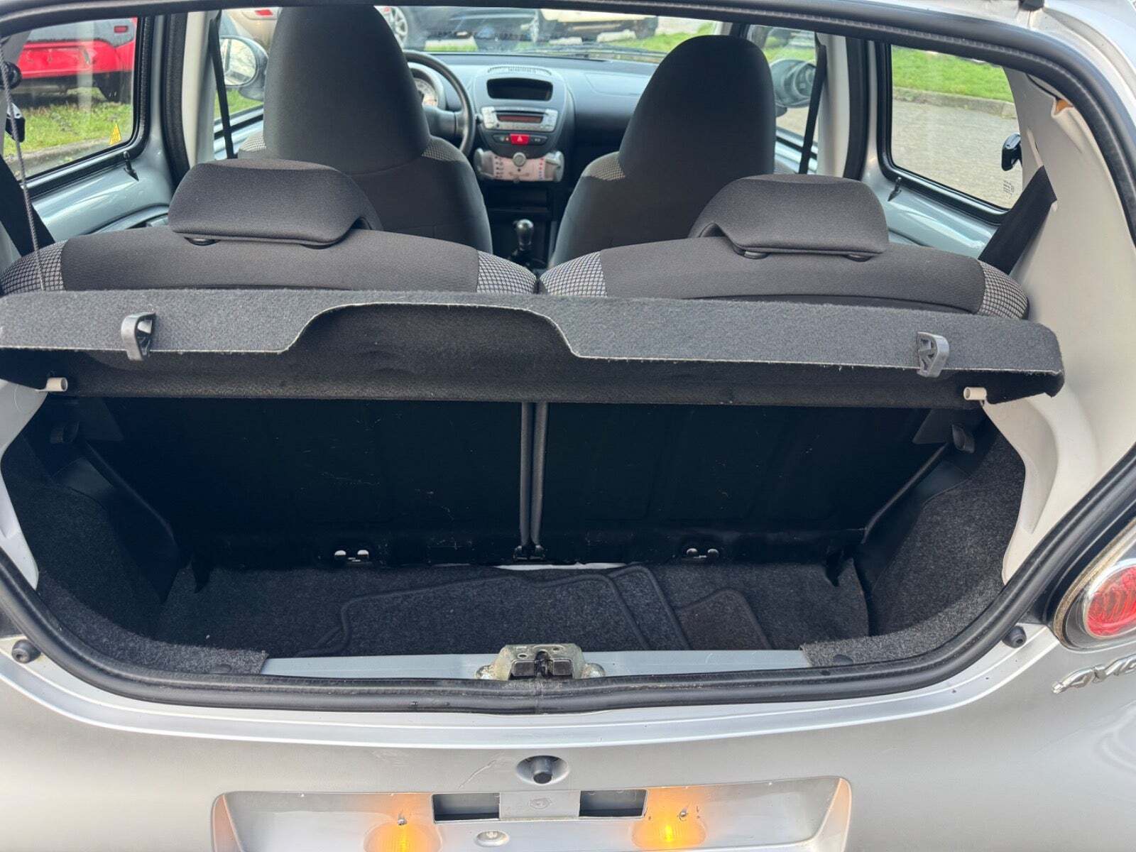 Sølv Toyota Aygo fra 2012