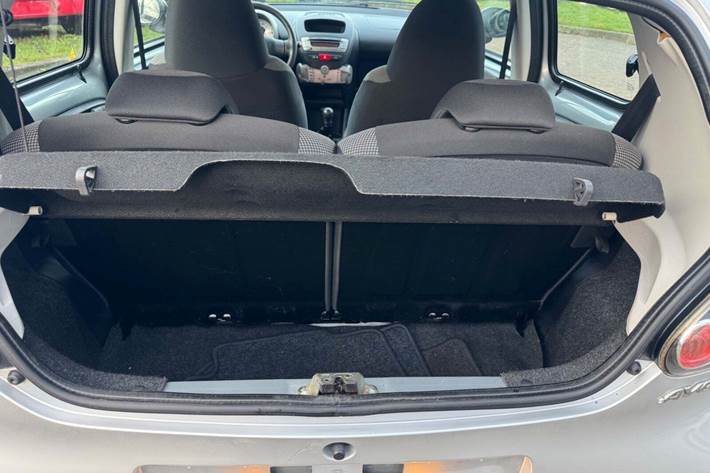 Sølv Toyota Aygo fra 2012