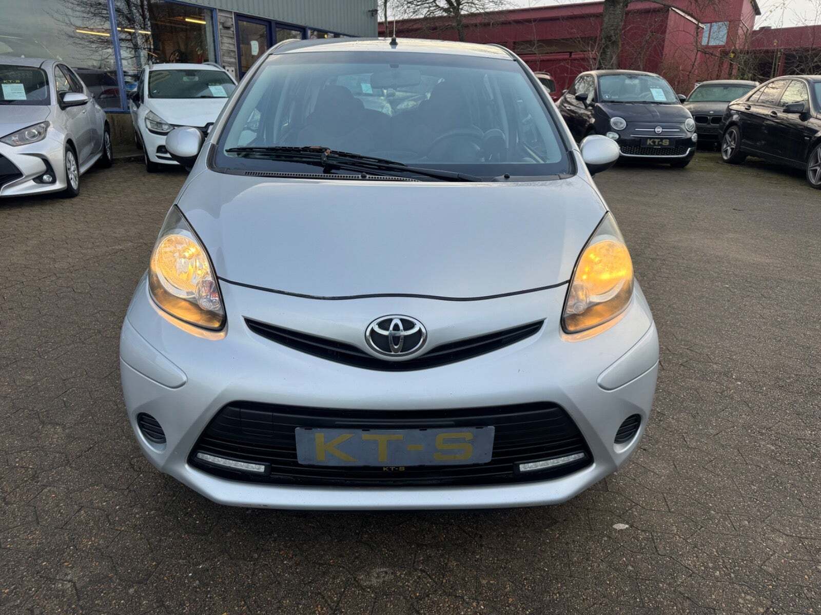 Sølv Toyota Aygo fra 2012