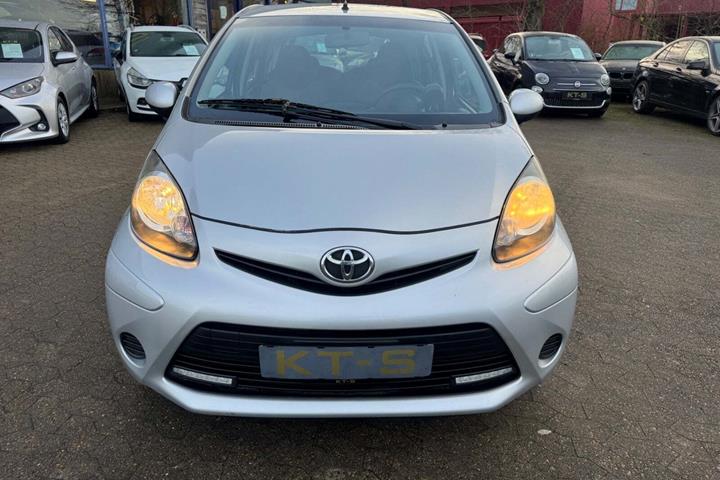 Sølv Toyota Aygo fra 2012