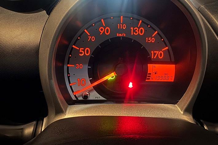 Sølv Toyota Aygo fra 2012