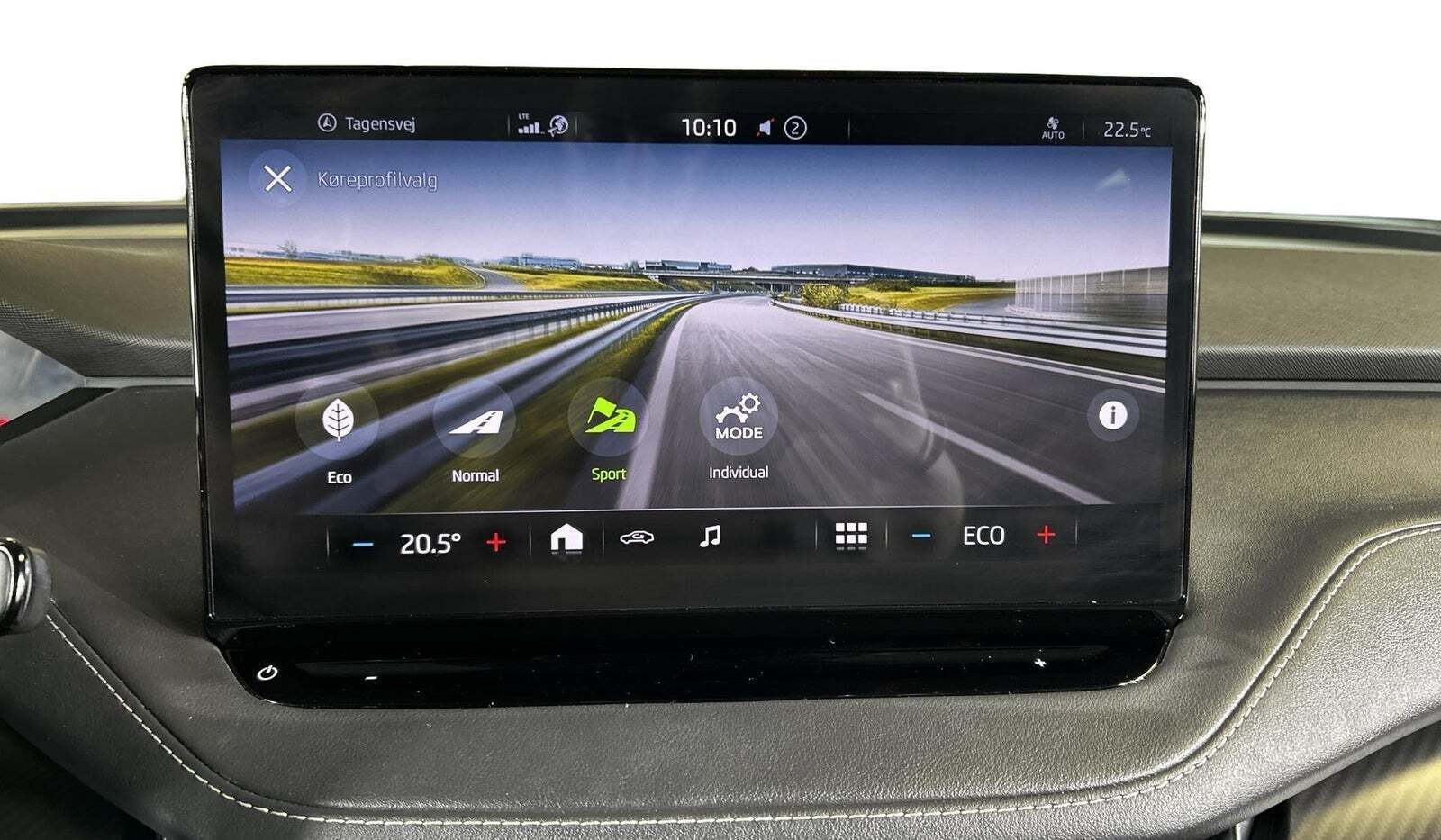 Blå Skoda Enyaq fra 2022