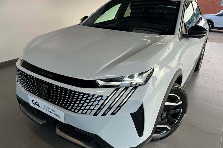 Hvid Peugeot e-3008 fra 2024 set udefra