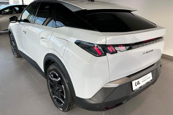 Hvid Peugeot e-3008 fra 2024