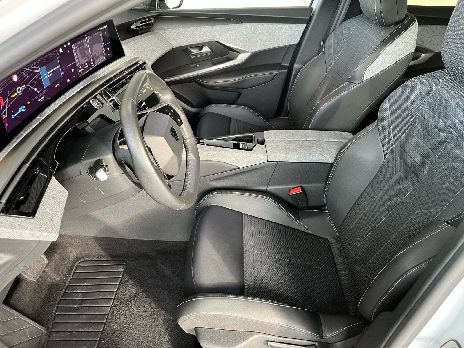 Peugeot e-3008 77 Allure Pack