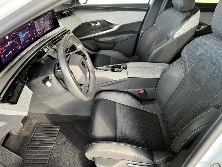 Peugeot e-3008 77 Allure Pack