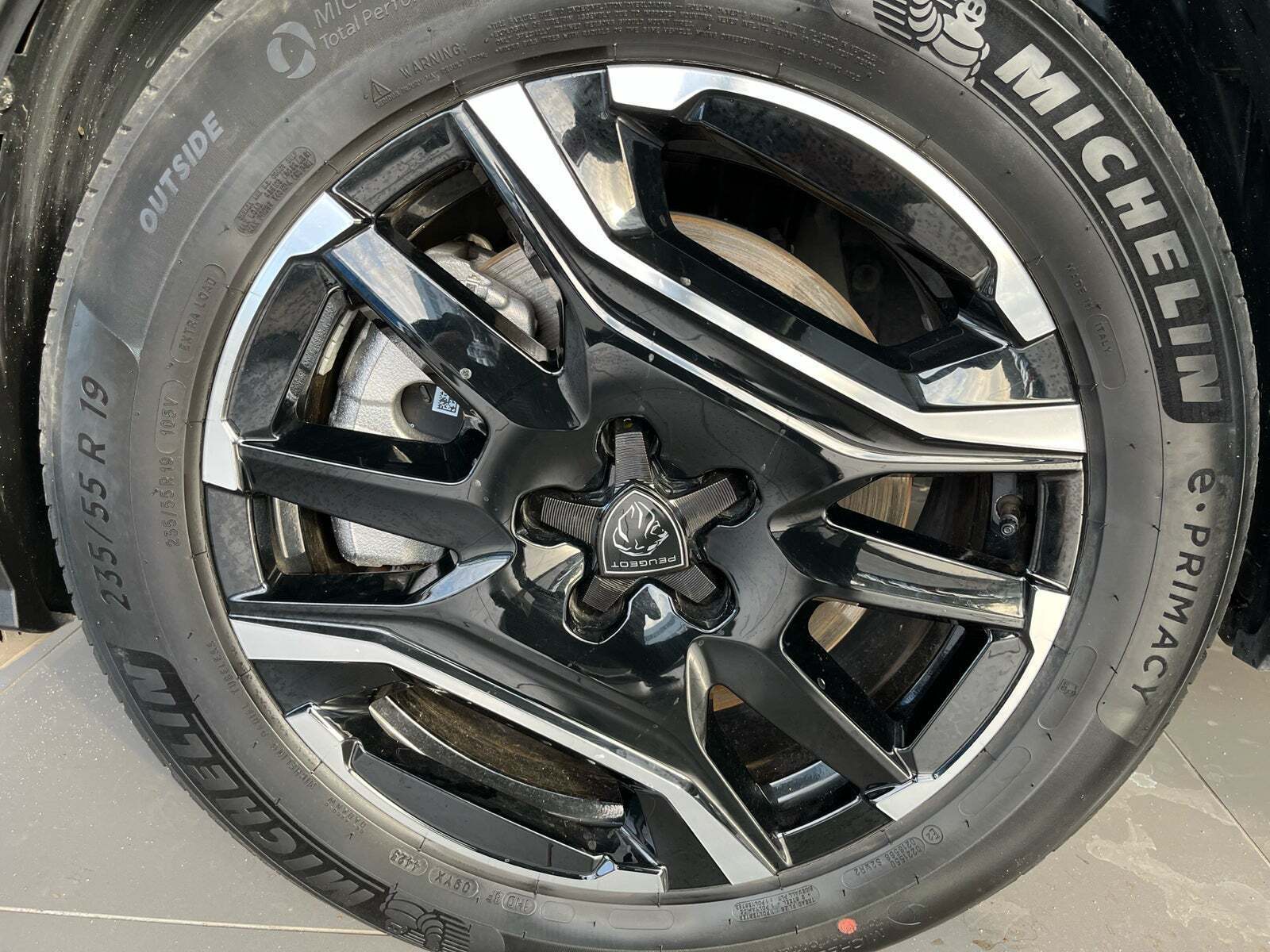 Hvid Peugeot e-3008 fra 2024