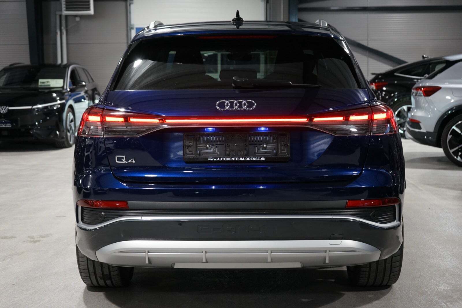 Blå Audi Q4 e-tron fra 2024