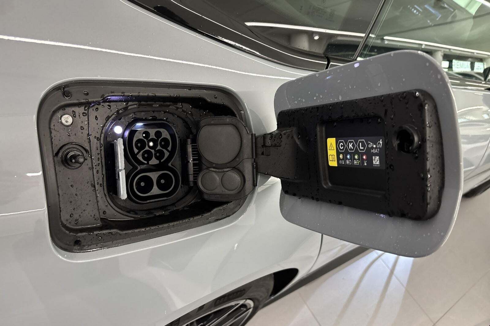 Grå BMW i4 fra 2026