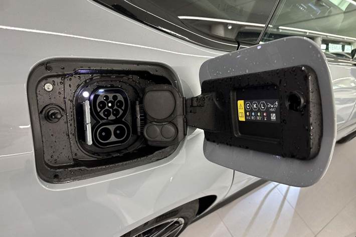 Grå BMW i4 fra 2026