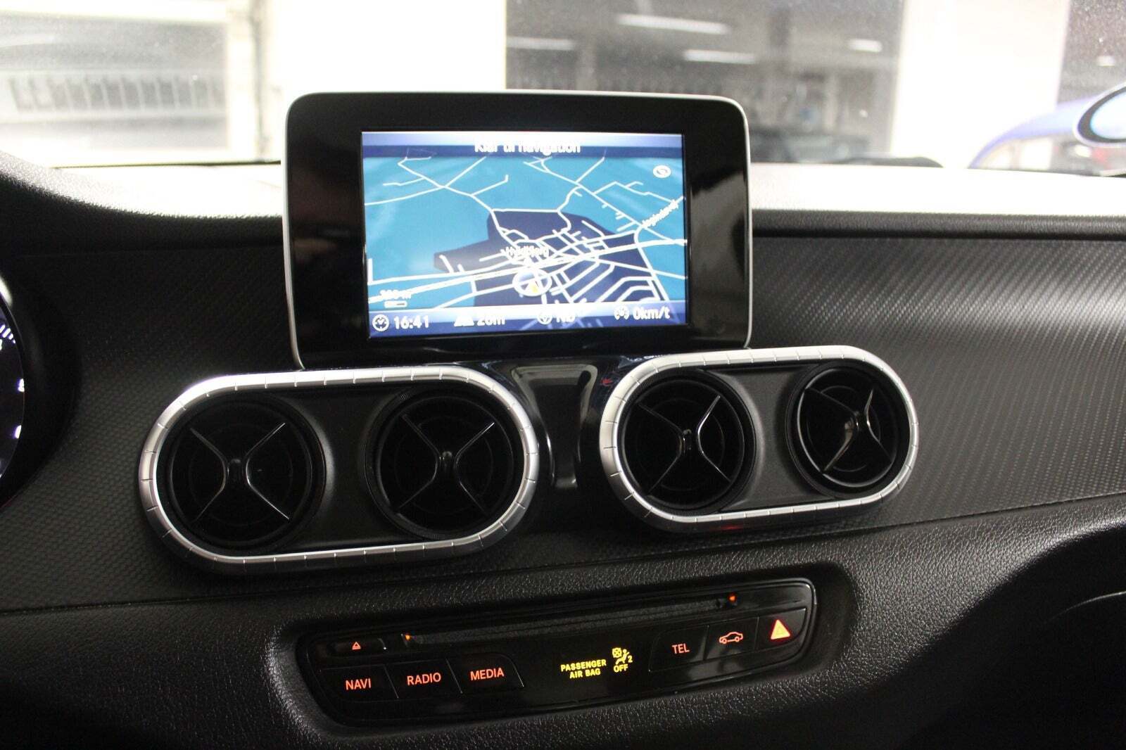 Sølv Mercedes X250 d fra 2018