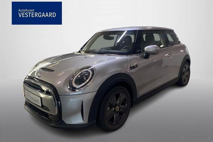 Grå Mini Cooper SE fra 2023 set udefra