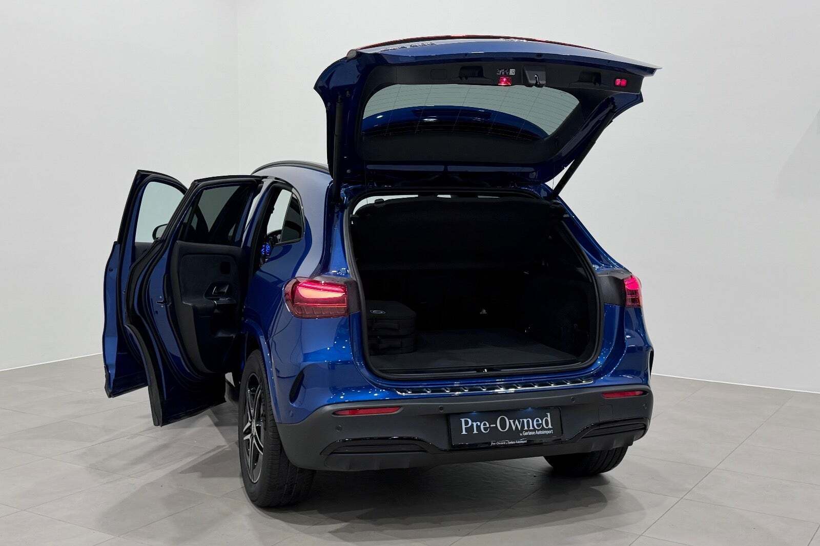 Blå Mercedes EQA300 fra 2025