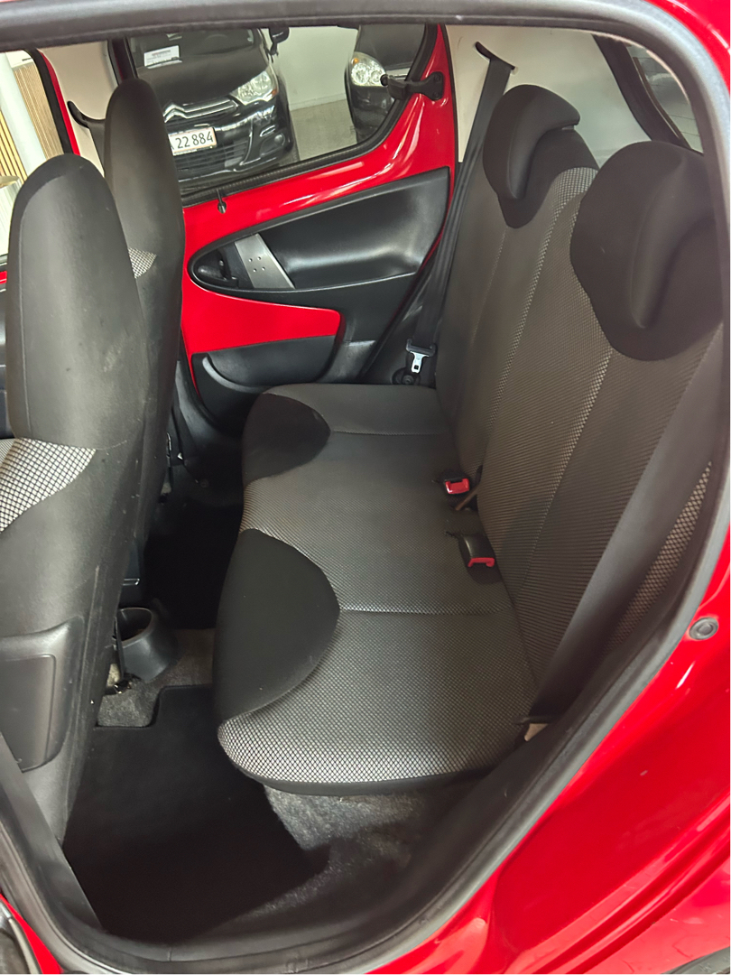 Rød Toyota Aygo fra 2014