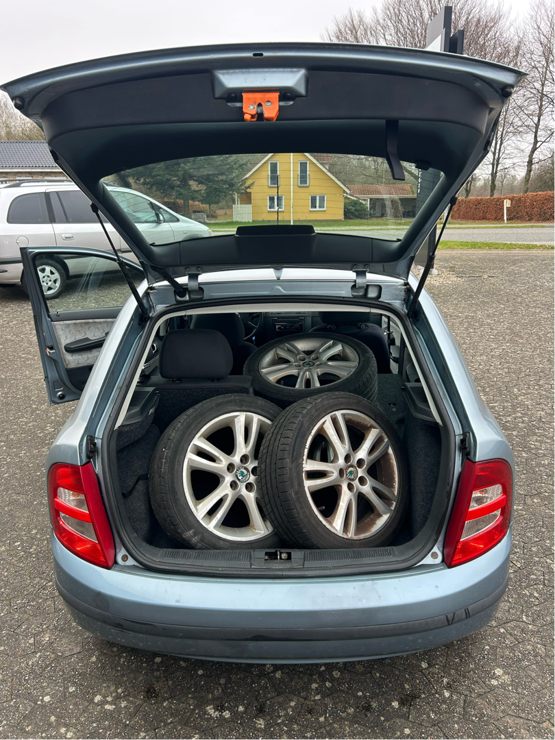 Blå Skoda Fabia fra 2003